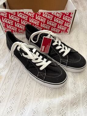 Vans Tory Black Canvas Lace Up Sneakers Women's Size 11 NWT With Box